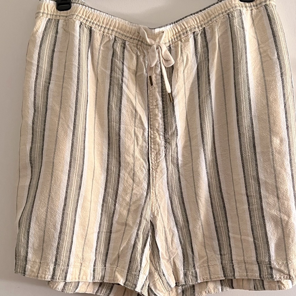Green/Ivory Stripped Linen Shorts